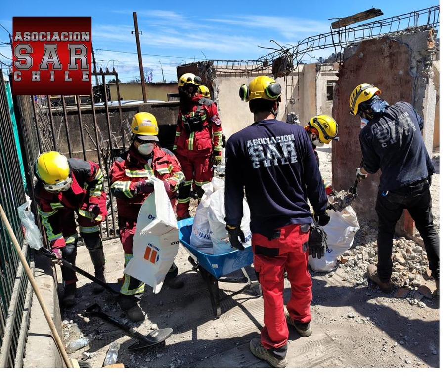 Remoción de escombros tras incendio